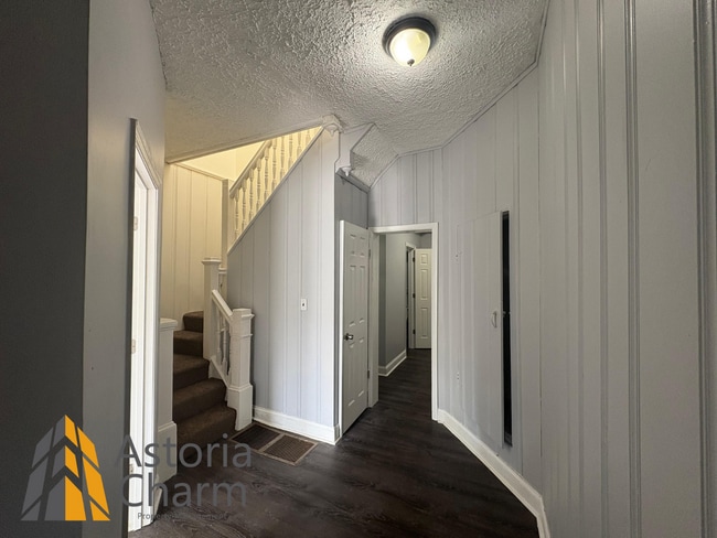 Building Photo - Modern 4-Bedroom with Yard & Easy Downtown...