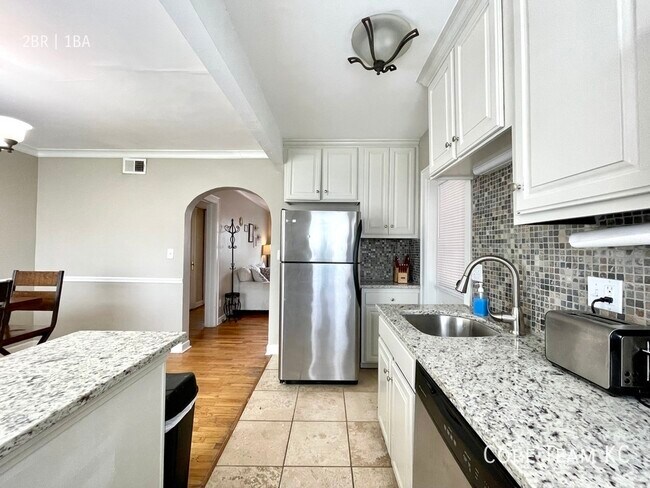 Building Photo - 1107 W 45th St