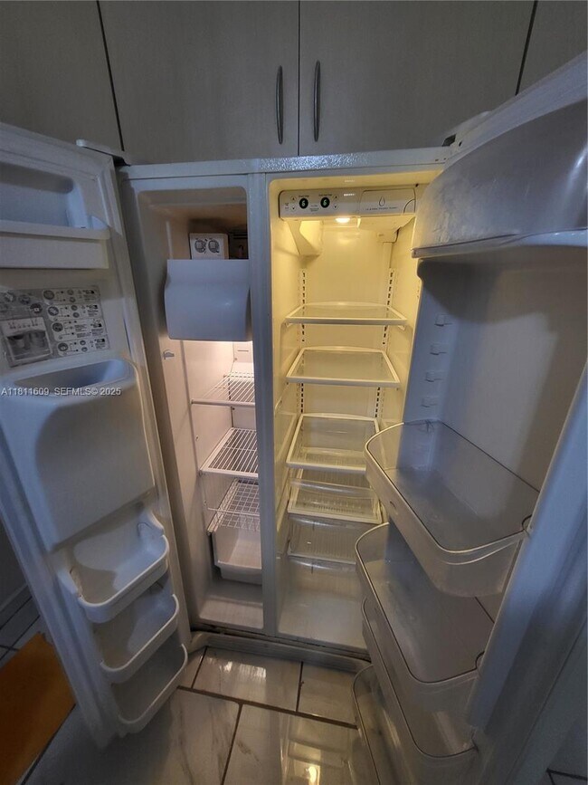 Building Photo - 2101 Calais Dr