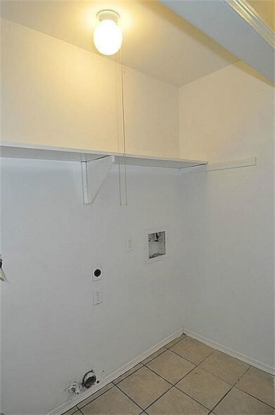 Building Photo - 28302 Doverbrook Dr