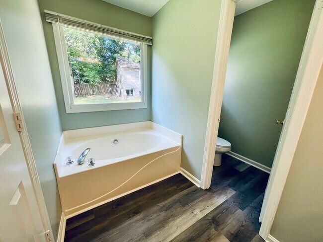 Building Photo - 742 Shoal Cir