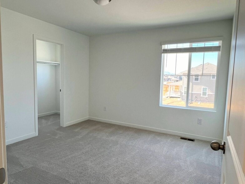 Building Photo - 690 Rob Roy Ct