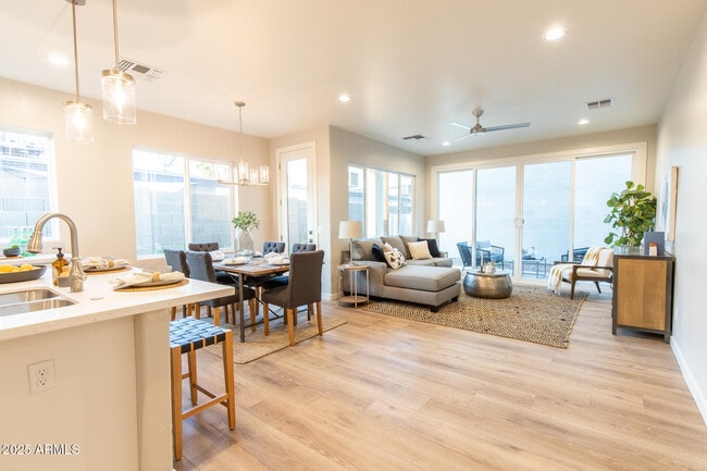 Building Photo - 3717 E Flower St