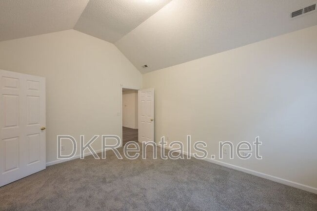 Building Photo - 5689 Isleworth Way