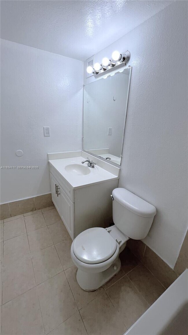 Building Photo - 4550 NW 9th St