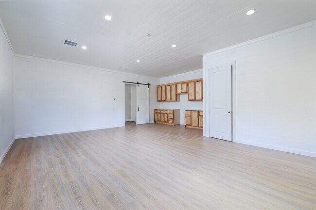 Building Photo - 12826 Hill Dr