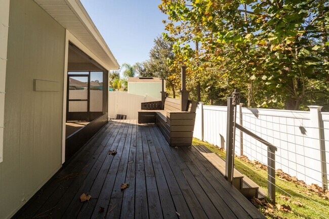 Building Photo - Castine Cove 3/2 Single Family Home