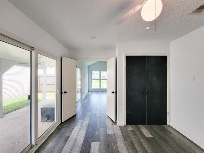 Building Photo - 13838 Walnut Hollow Ln