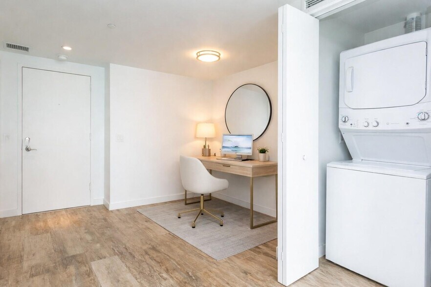 Building Photo - 650 NE 32nd St