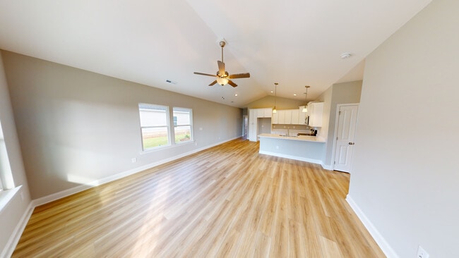 Building Photo - Midtown Oaks 12