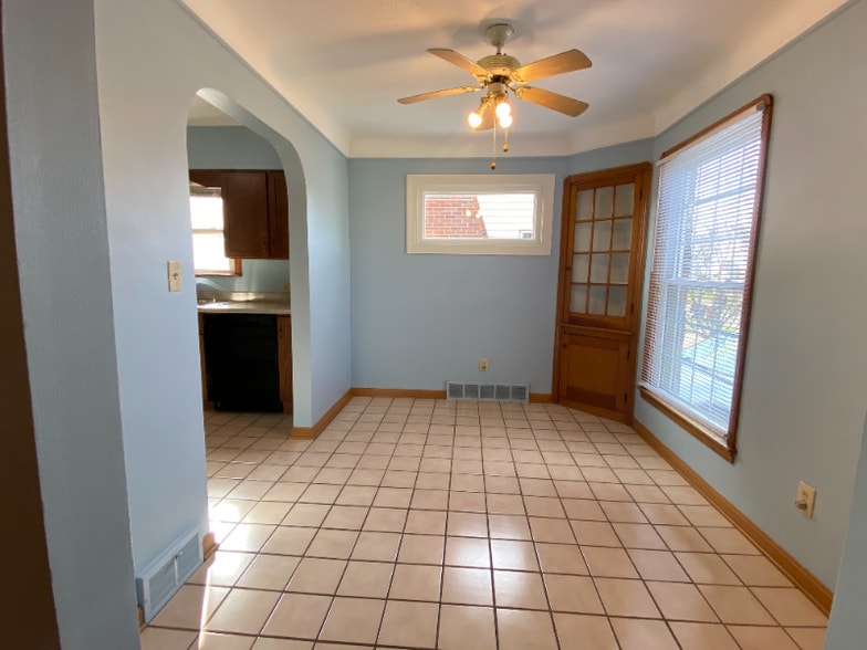 Building Photo - 6907 Gerald Ave