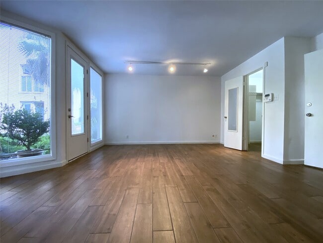 Building Photo - 5003 Yoakum Blvd