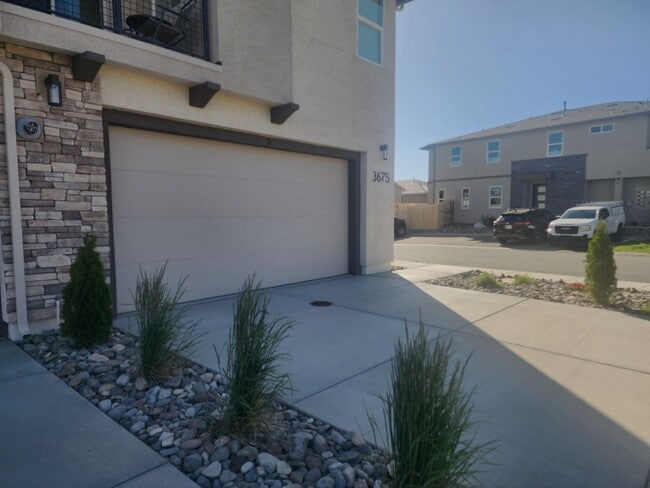 Building Photo - Brand New Townhome in South Carson City