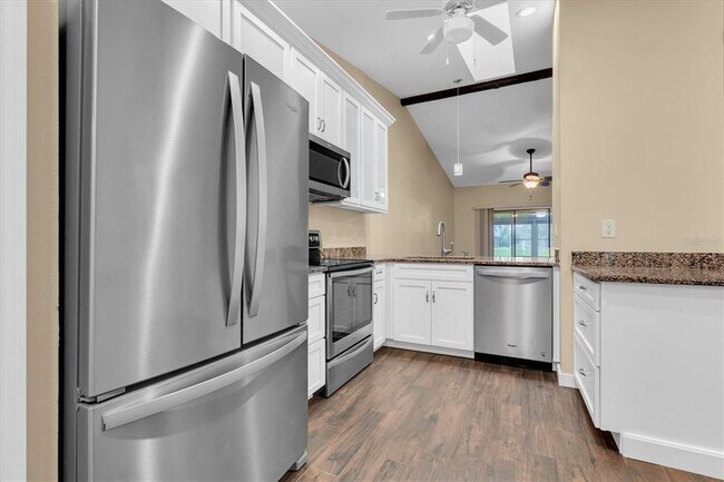 Building Photo - 3203 Charter Club Dr