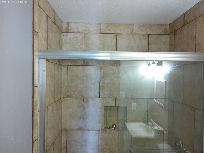 Building Photo - 7949 Lockwood Dr