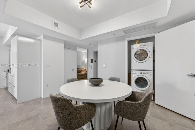 Building Photo - 1010 Brickell Ave