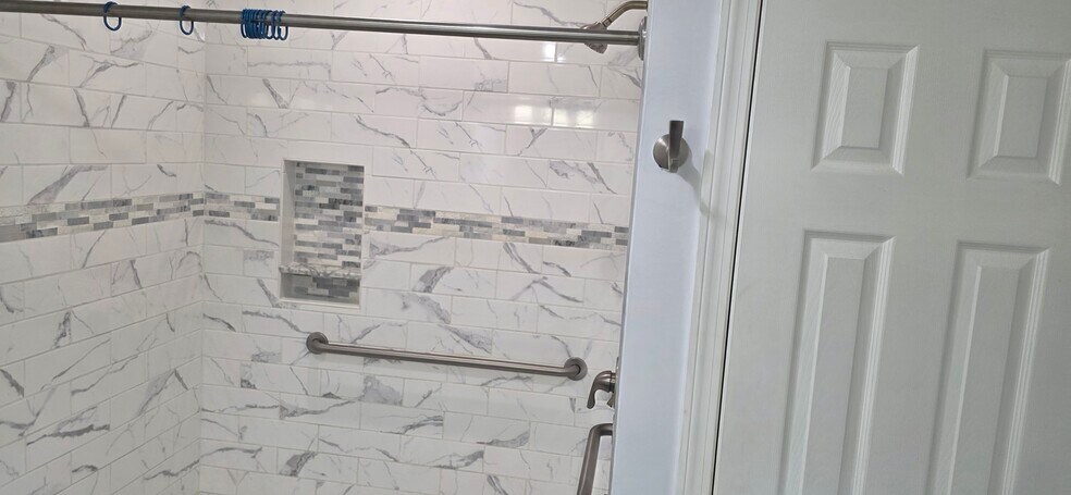 Building Photo - 32 Theresa St