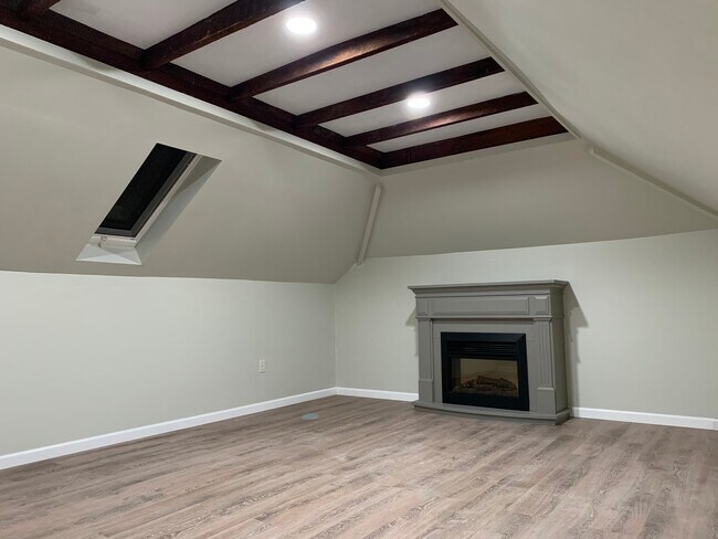Building Photo - 433 Olive St