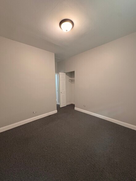 Building Photo - 1400 S Karlov Ave