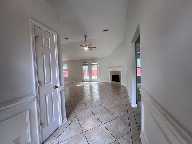 Building Photo - 3 bedroom 2 bath house in Berwick