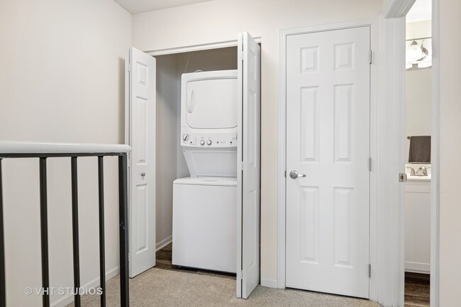 Building Photo - 431 Chopin Ct