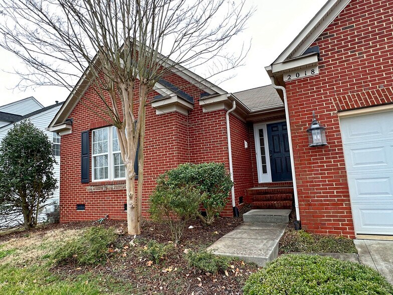 Building Photo - 2018 Southridge Drive