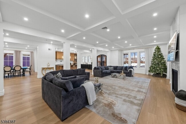 Building Photo - 472 High St