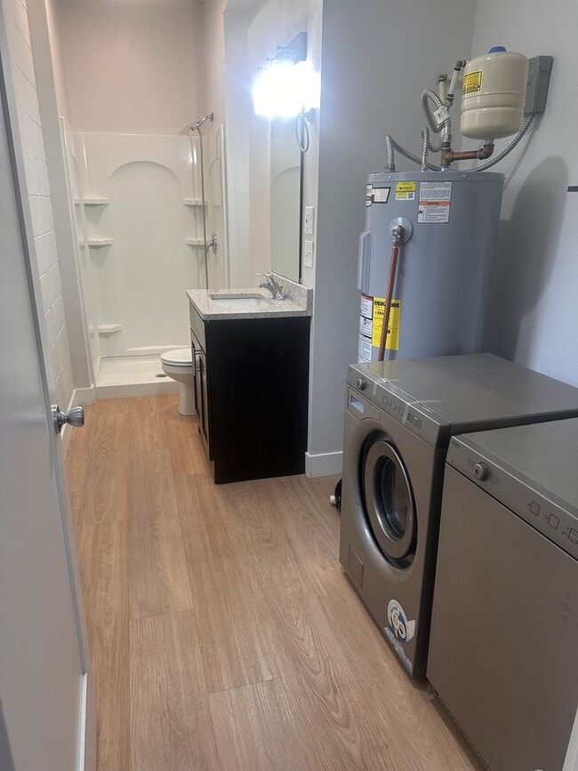 Building Photo - ALL utilities included in this 2 Bedroom 1...