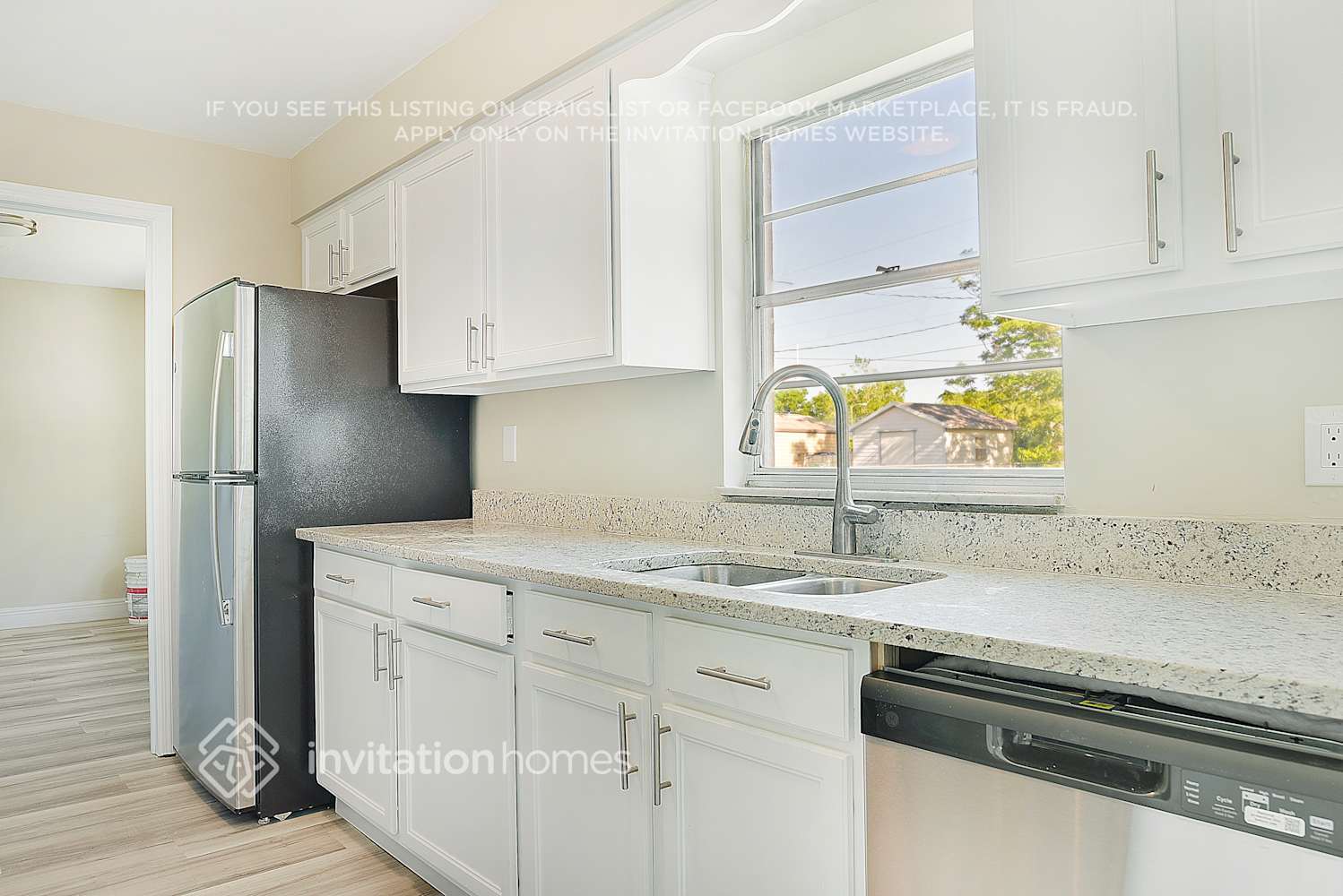 Building Photo - 3213 Sutton Dr