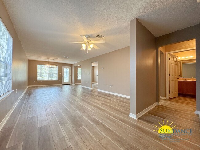 Building Photo - Stylishly Updated 3BR Home Minutes from Destin Harbor & Henderson Beach!