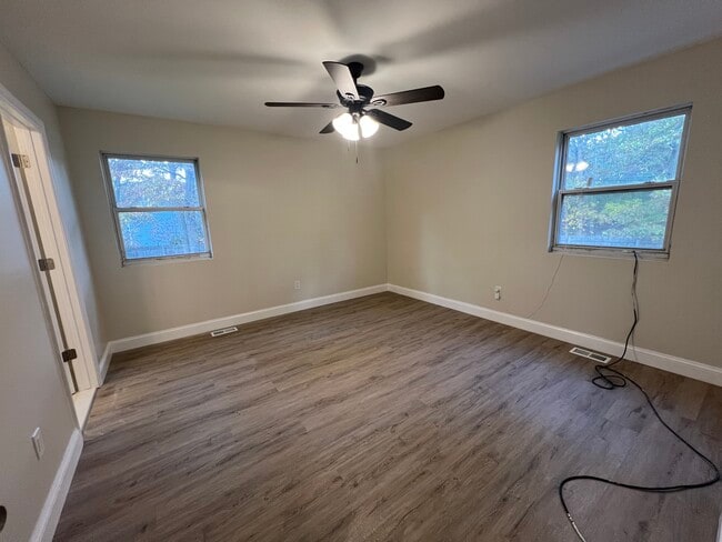 Building Photo - 31 Beach Ln