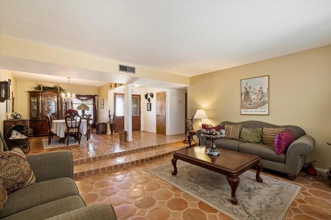 Building Photo - 23265 Vía Del Arroyo