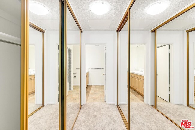 Building Photo - 825 S Gretna Green Way