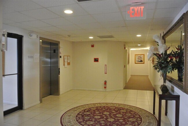 Building Photo - 6655 W Sam Houston Pkwy S