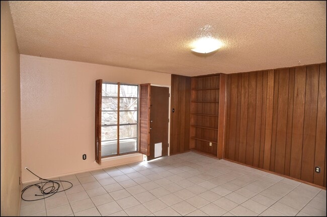 Building Photo - 6700 Escondido Dr