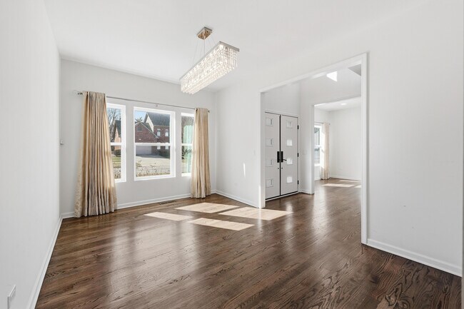 Building Photo - 4530 E Fairfax Ave