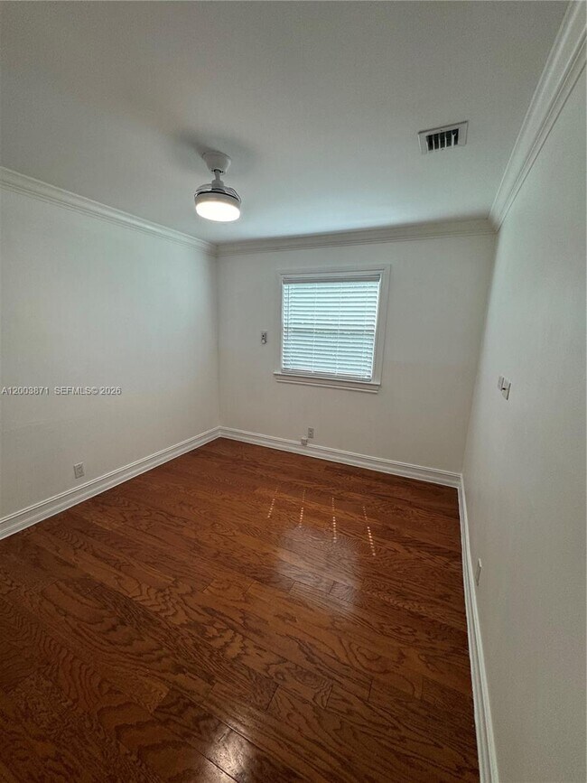 Building Photo - 3920 Woodside Dr