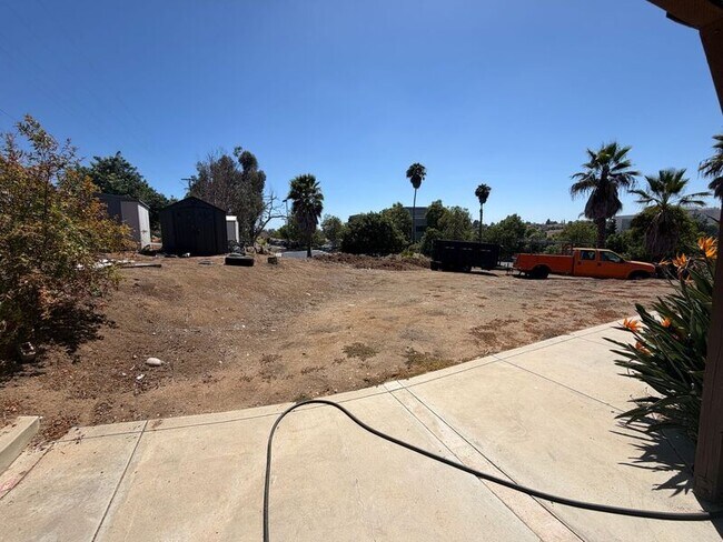 Building Photo - 338 S Melrose Dr