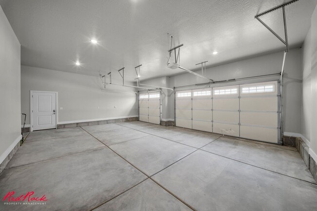 Building Photo - Beautiful and Modern 5 Bedroom Home in Cedar City!