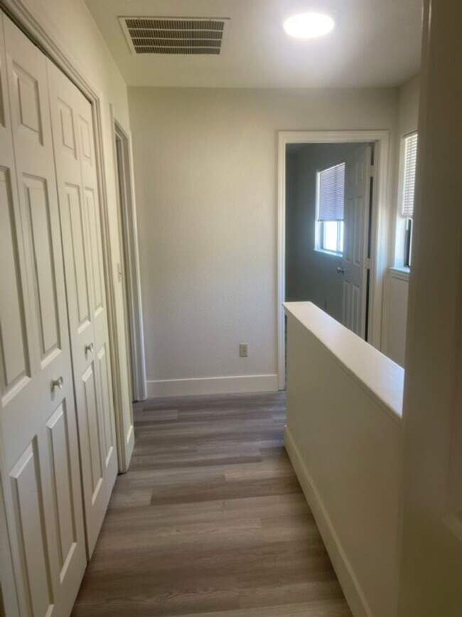 Building Photo - NF189-Kehl, Ron