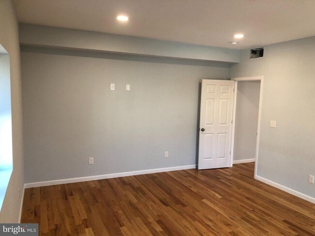 Building Photo - 441 Leverington Ave