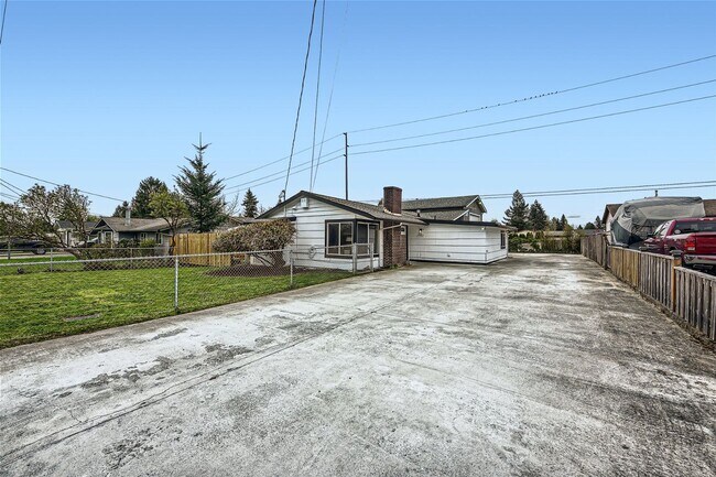Building Photo - Beautifully Updated 4-Bedroom Home