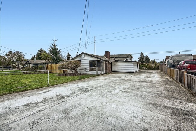 Building Photo - Just renovated - 4 bedroom Home