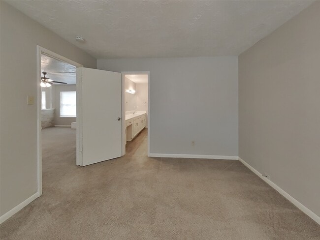 Building Photo - 12027 Arrowhead Glen Dr