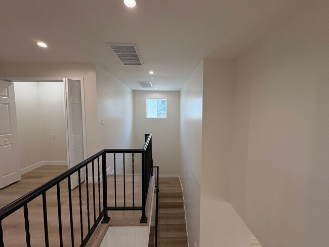 Building Photo - 22Dalton