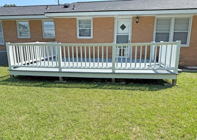 Building Photo - 401 Windridge Dr