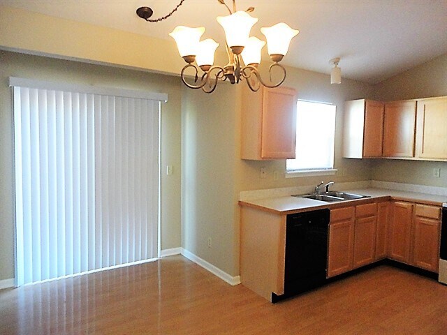 Building Photo - 7910 Palmaro Cir