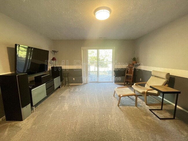 Building Photo - 1723 NW Wonderview Ave