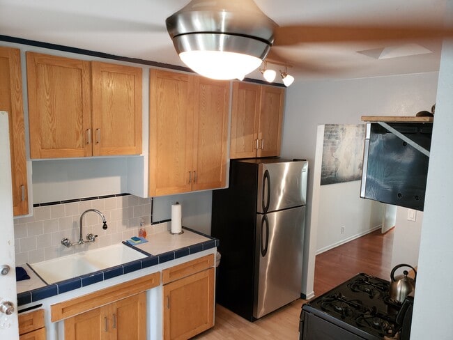 Building Photo - 707 Vernon Ave