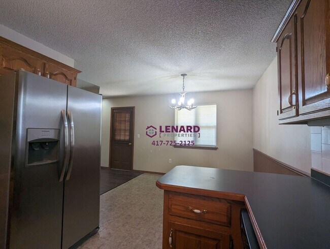 Building Photo - Spacious 3 Bedroom Home with Fenced Back Yard!